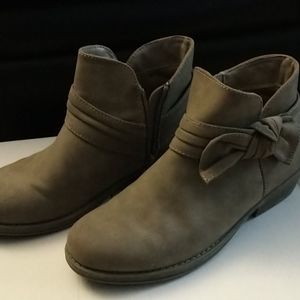 Girls boots